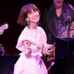 ■松本伊代がビルボードライブ横浜で40周年記念ライブ。２ｎｄステージでは夫のヒロミがサプライズで花束を持ってステージに