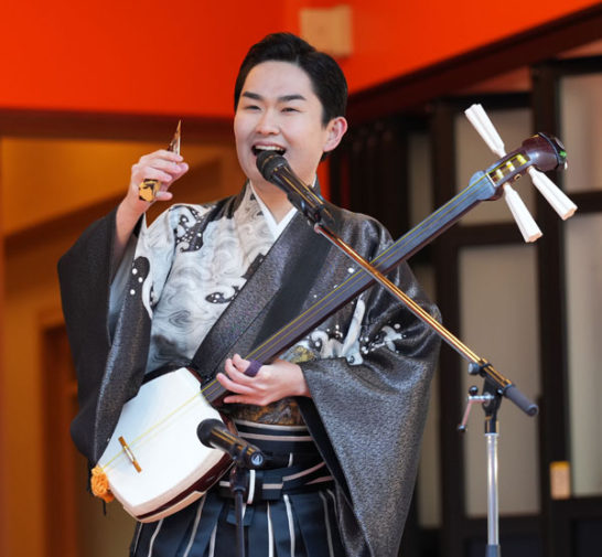 □彩青が東京・花園神社で新曲「津軽三味線物語」ヒット祈願＆歌唱奉納