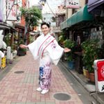 ■細川たかしの弟子、彩青が新曲「門前仲町の恋ざくら」発売イベント。歌の舞台、門前仲町のカラオケ店で新曲を披露。