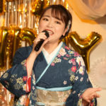 ■栃木市出身の新人演歌歌手・平山花羽が28歳のバースデーライブ。挑戦と感謝をテーマに27年間を振り返りながら熱唱。